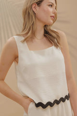 CONTRAST WAVY HEM SLEEVELESS TOP