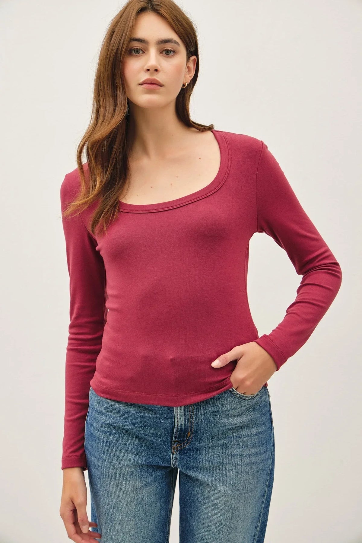 BASIC SCOOP NECK LONG SLEEVE TOP